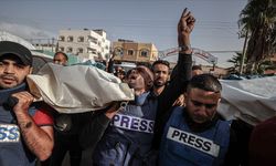 İsrail, Gazze'de bir Filistinli gazeteciyi daha şehit etti