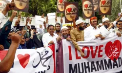 Hindistan'da 'Muhammed'i (as) seviyorum' demek suç!