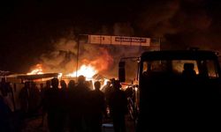 İsrail, cenaze arama alanını bombaladı!
