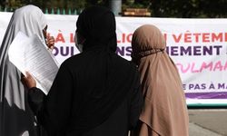 Kosova Yüksek Mahkemesi okullarda başörtüsünü yasakladı!