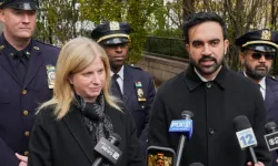 Mamdani, Tisch'i görevde tuttuğu için eleştiri altında!