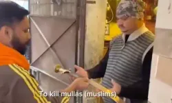 Hindistan'da Müslümanları öldürmek için kılıç dağıtıldı