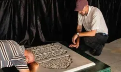 İsrailli gazeteci Nasrallah'ın mezarına sızdı