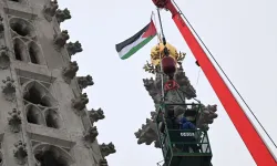 Votiv Kilisesi'nde Filistin bayrağı krizi!