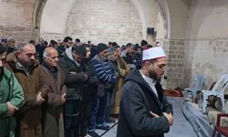 İslam alemi şehit Kassam komutanları için saf tuttu