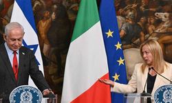 İşgalci Zorbalığı: İtalyan Polisine Diz Çöktürdüler