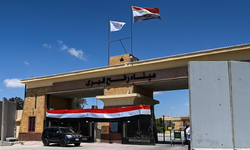 Gazze'de aileler, hastalar ve öğrenciler Refah'ın açılmasını bekliyor