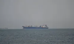 Deniz trafiği durma noktasında: Hürmüz'de füze paniği