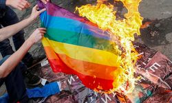 Yardım arayan anneye LGBT tuzağı