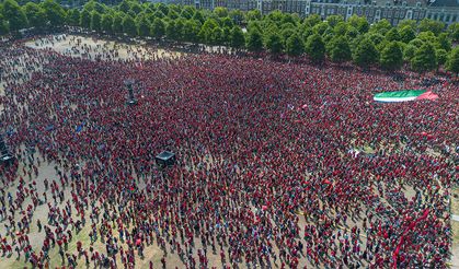 Hollanda'da, hükümetin İsrail politikasına tepki gösterildi