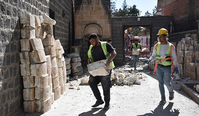 Şanlıurfa'da depremde hasar gören 54 cami, tekrar ibadete açıldı