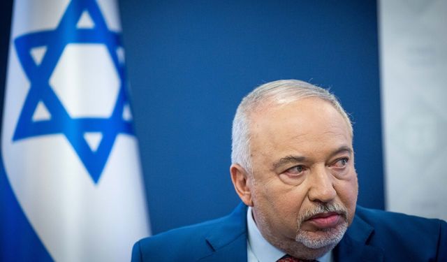 Eski İsrail Savunma Bakanı Liberman'dan Netanyahu'ya istifa çağrısı