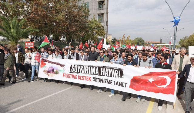 Denizli'de üniversite öğrencileri İsrail'i protesto etti