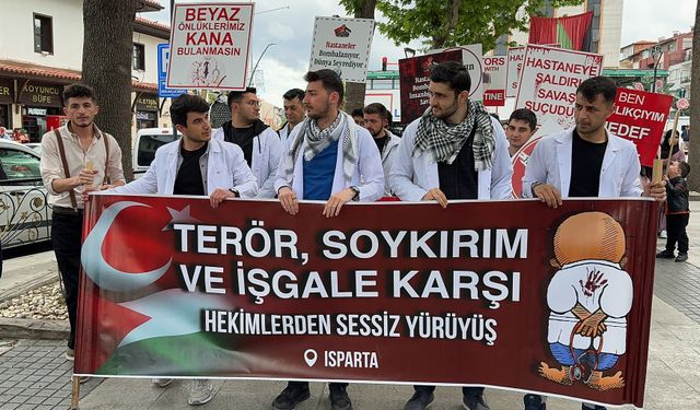 Isparta'da sağlık çalışanları, Gazze için yürüyüş düzenledi
