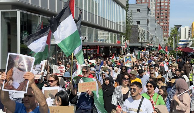 Hollanda'da Filistinli anneler için yürüyüş düzenlendi
