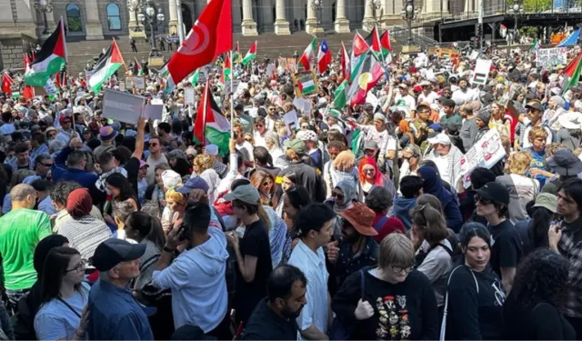 On binlerce kişi, Avustralya'da Refah saldırısını protesto etti