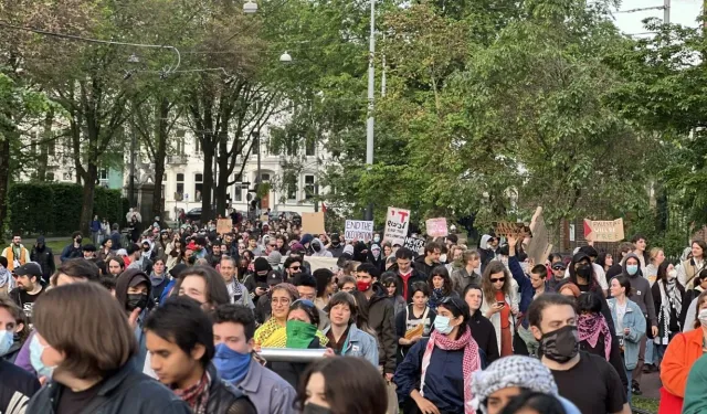Hollanda'da toplanmalarına izin verilmeyen Filistin destekçileri yürüyüş yaptı