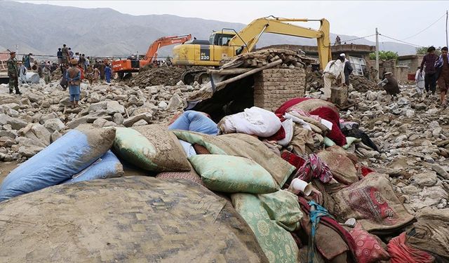 Afganistan'da meydana gelen selde yüzlerce kişi evsiz kaldı