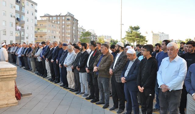 Mardin'de Yahya Sinvar için gıyabi cenaze namazı kılındı