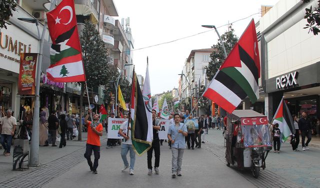 Düzce, Sakarya ve Zonguldak'ta İsrail'in Gazze'ye yönelik saldırıları protesto edildi