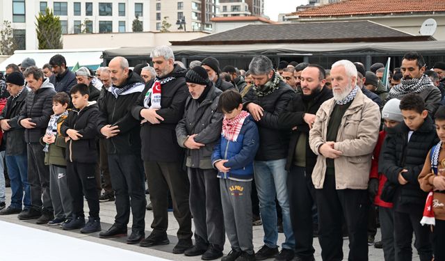 İstanbul'da, İsrail'in saldırılarında şehit olan Filistinliler için gıyabi cenaze namazı kılındı