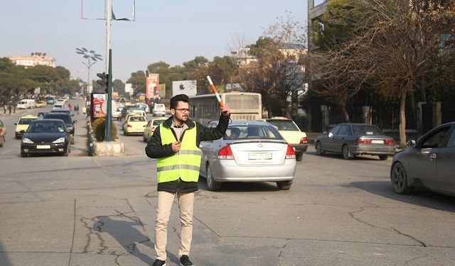 Halep'te gençler, trafik sorununu çözmek için gönüllü oluyor