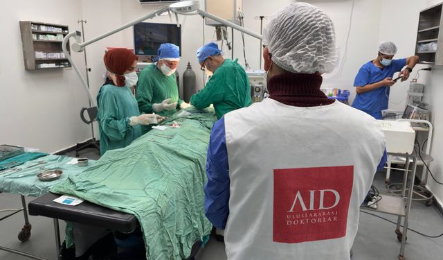 Türk doktorlar Gazze’de şifa dağıtıyor!