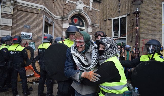 Amsterdam Üniversitesi’nde Filistin destekçisi öğrenciler darp edildi!
