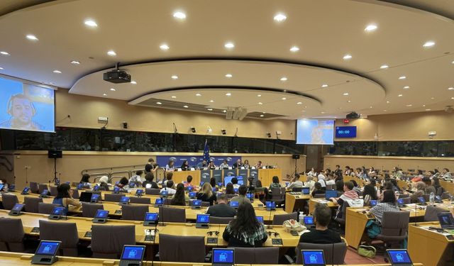 Avrupa'da aylar boyunca Filistin'e destek gösterisi düzenleyen öğrenciler AP'de bir araya geldi