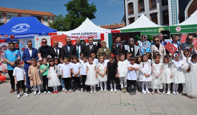 Kütahya'da Gazze'ye destek için Hayır Çarşısı kuruldu