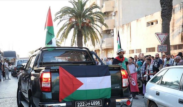 Gazze’deki ablukayı kırmayı planlayan “Mağrib Direniş Konvoyu” Tunus’tan Libya’ya geçti