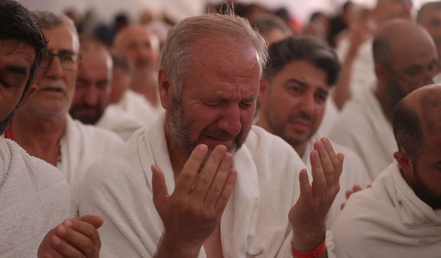 Arafat Vakfesi’nde Gazzeli mazlumlar için gözyaşlarıyla dua edildi