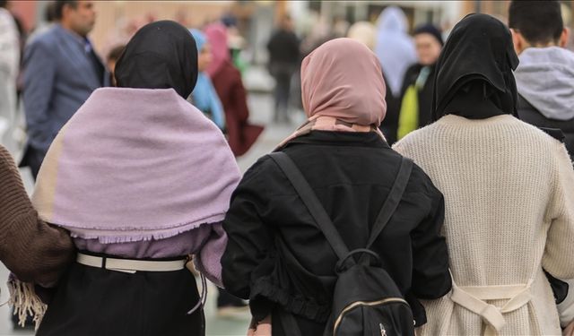 Yeşim Salkım'dan skandal sözler: Canlı yayında tesettürlü kadınlara hakaret etti