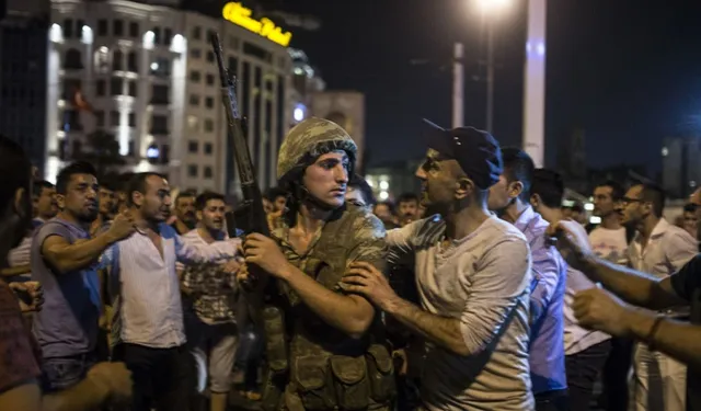 Mete Yarar, kalleş kalkışmayı anlattı: Külliye’yi kurtaran isimsiz kahramanlar