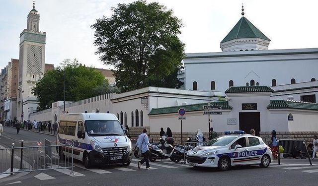 Fransa'da bir mescide kundaklama girişimi