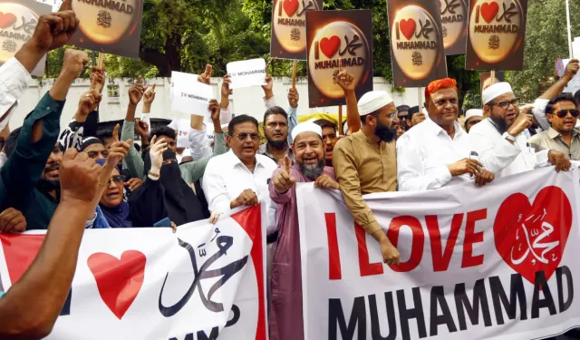 Hindistan'da 'Muhammed'i (as) seviyorum' demek suç!