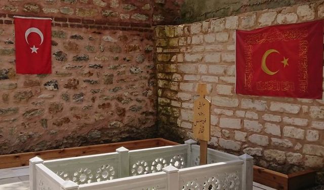 Kadir Mısıroğlu’nun mezarı başında küfürlü saygısızlık!