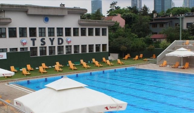 Tesettürlü kadını havuza almayan derneğe para cezası kesildi