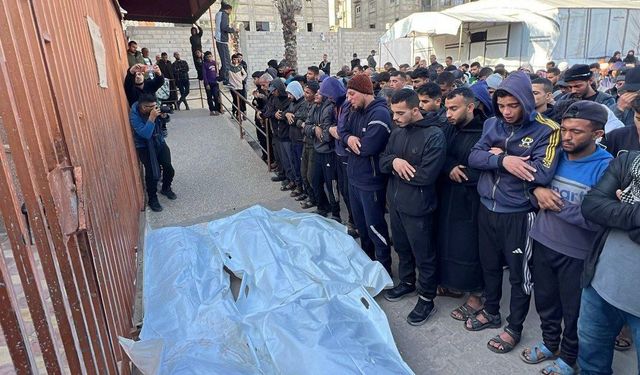 İsrail Gazze'de ateşkesi ihlal ediyor: 8 şehit