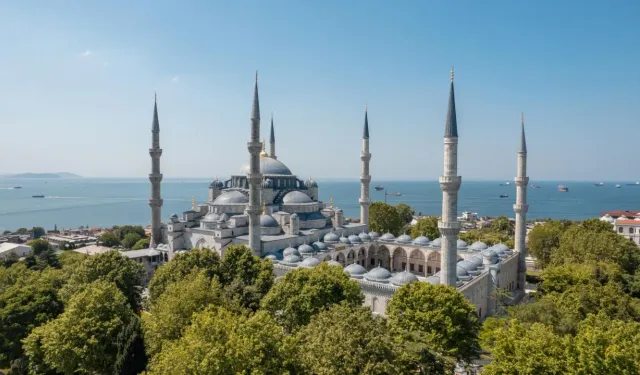 Cuma Hutbesi: İnsan, Huzuru İbadetle Elde Eder