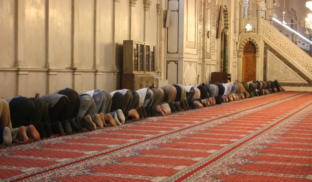 Cuma Hutbesi: İnsan: Kainatın Göz Bebeği