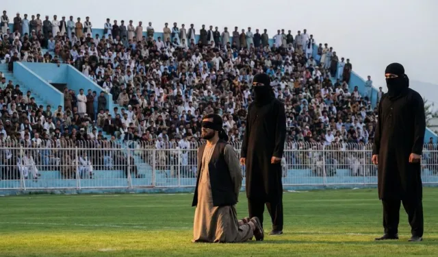 Afganistan’da 80 bin kişinin huzurunda kısas infazı!