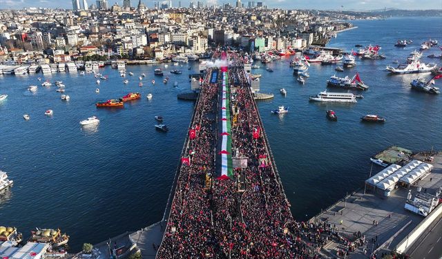 Galata Köprüsü’nde Gazze için büyük yürüyüş
