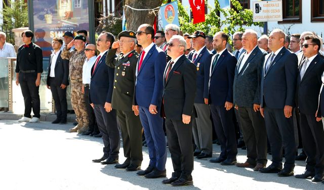 Müslümanların asılmasına sebep olan 'Şapka Devrimi' kutlandı