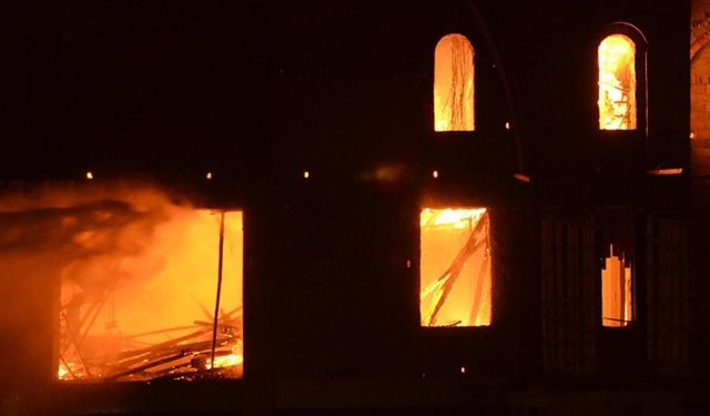 Şimdi de cami yakmaya başladılar