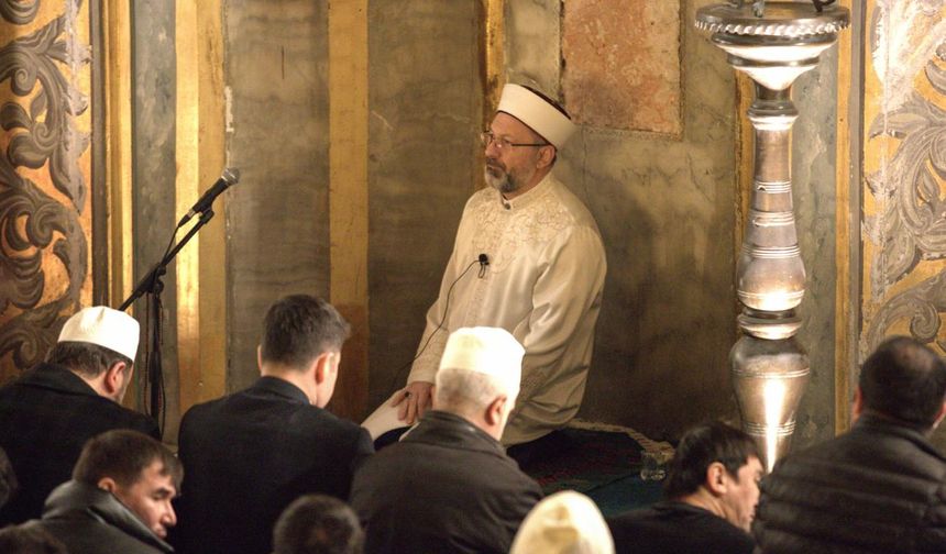 Ali Erbaş, Ayasofya-i Kebir Cami-i Şerifi'nde teravih namazı kıldırdı