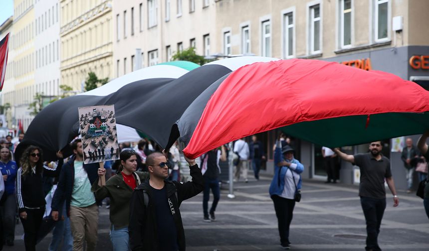 Viyana’da binlerce kişi Gazze’ye yönelik saldırıları protesto etti