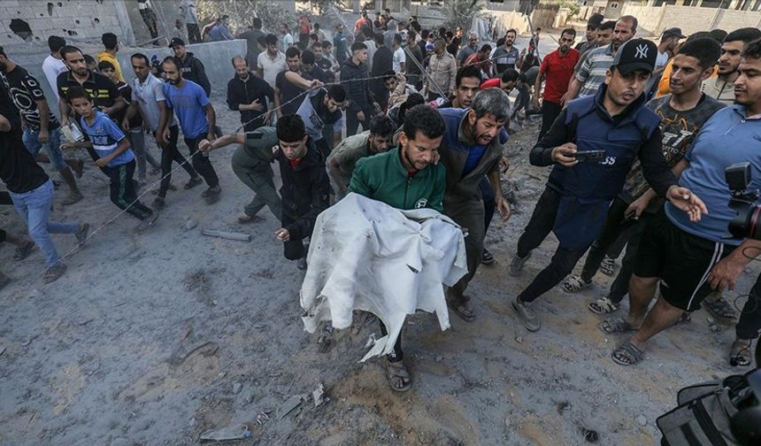 İsrail'in BM kliniğini bombalaması sonucunda 10 sivil şehit oldu
