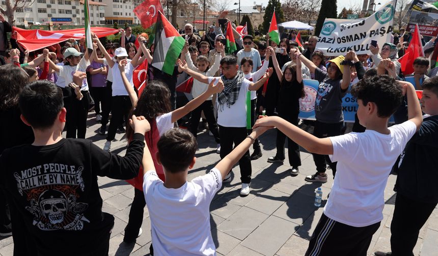Sivas'ta çocuklar Gazze için yürüdü