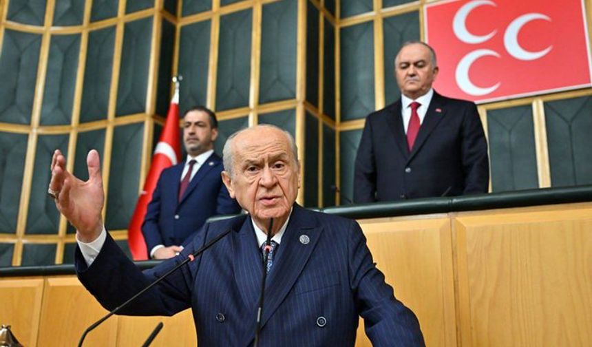 MHP Lideri Devlet Bahçeli masaya yumruğunu vurdu